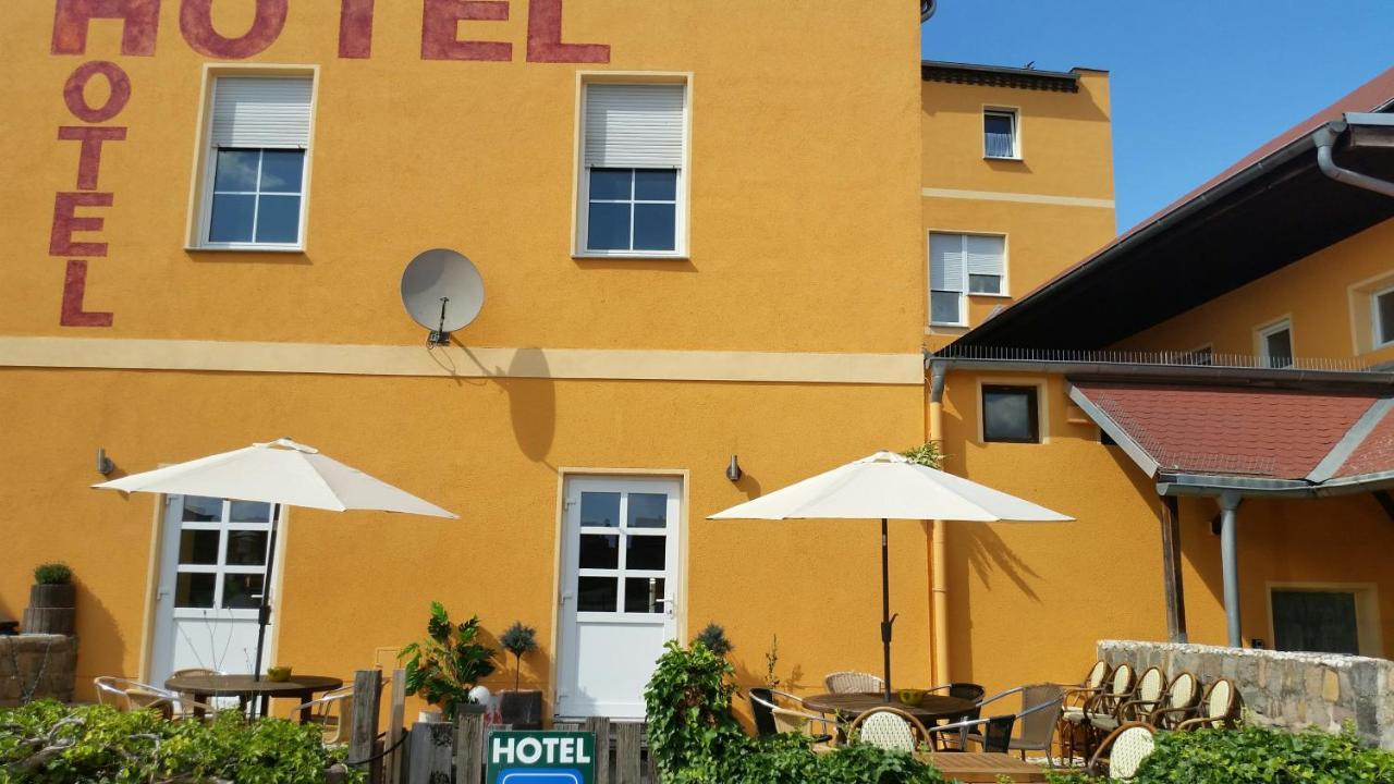 Hotel-Pension Grüne Linde Delitzsch Exterior foto