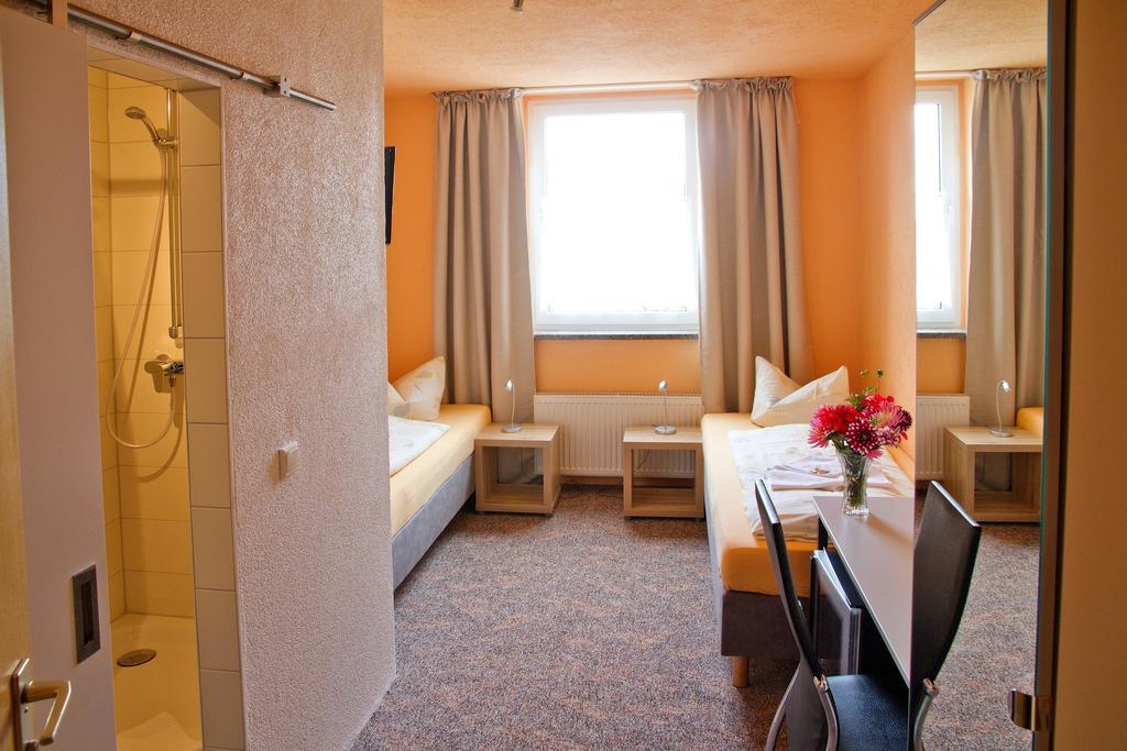 Hotel-Pension Grüne Linde Delitzsch Zimmer foto